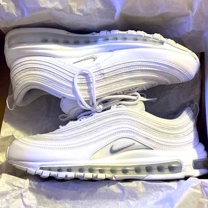 No scuffs, scratches, or discoloration. Literally only wore them 3 times.